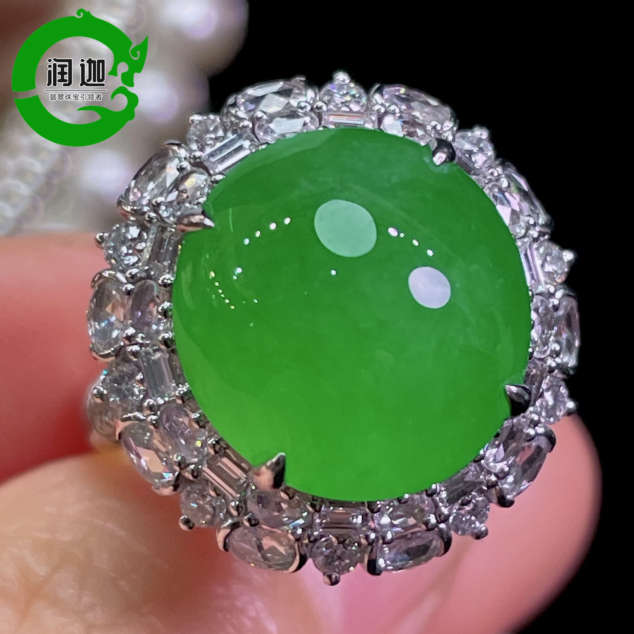 Cuiqin Emperor Bingyang Green Cabochon Ring 18k gold diamond inlaid with natural A-grade jadeite full and translucent