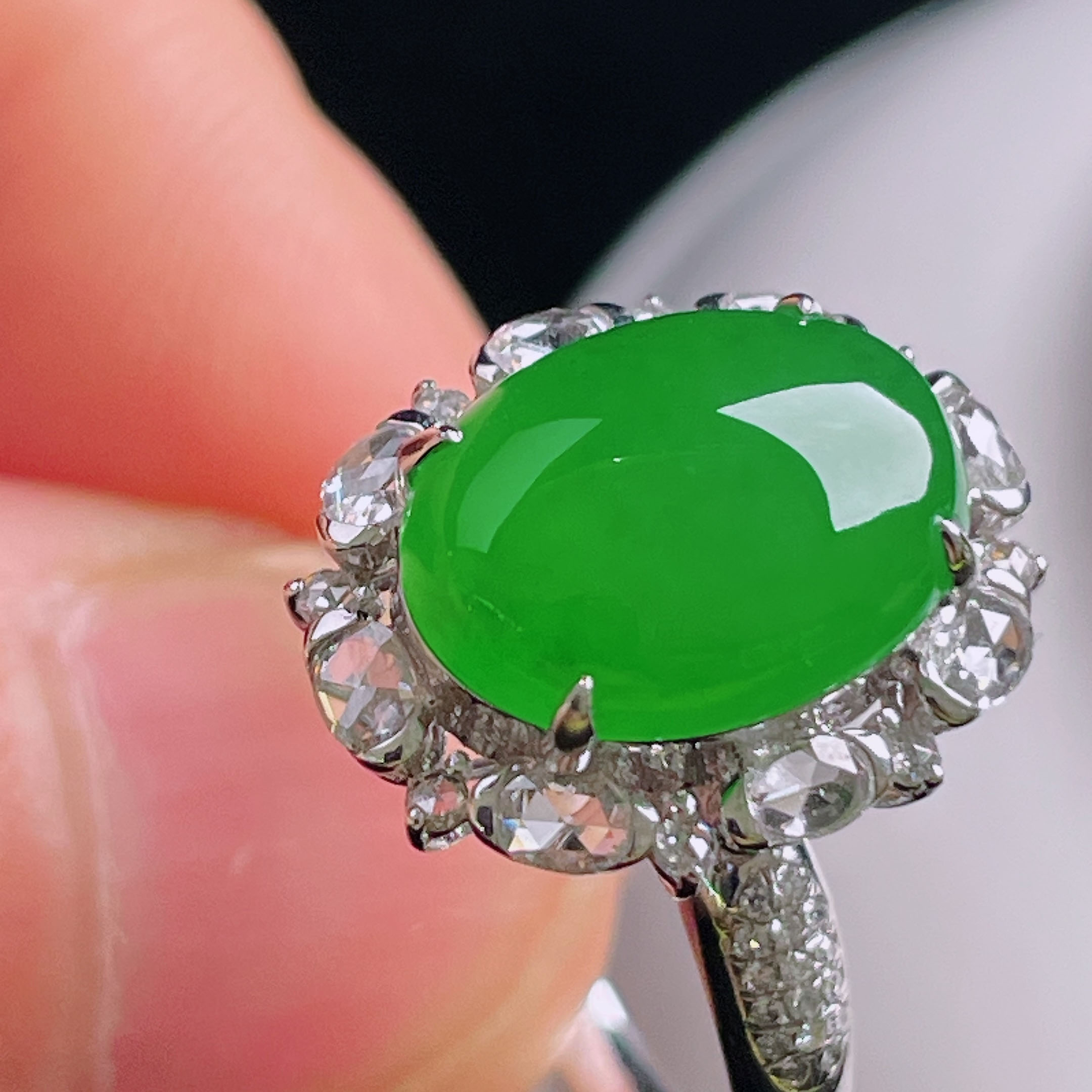 Cuiqin Emperor Bingyang Green Cabochon Ring 18k gold diamond inlaid with natural A-grade jadeite full and translucent