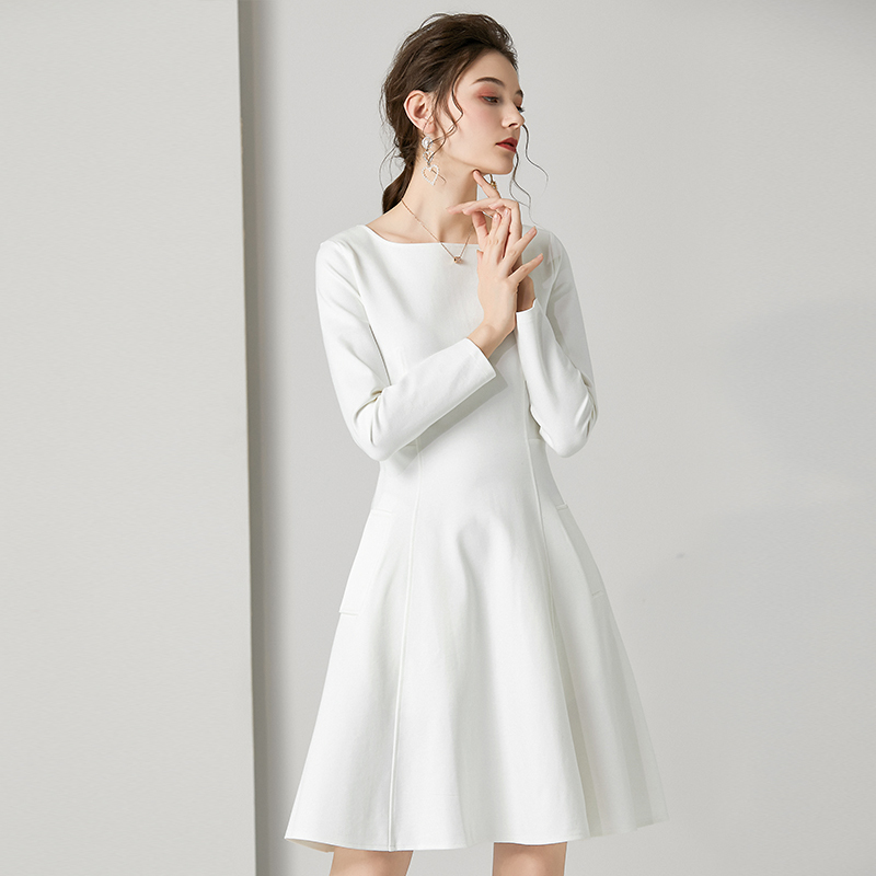 White Long-Sleeved Dress 2026 Spring New Style Women's Hepburn White Dress Mid-Length Slimming Elegant Annual Party Dress
