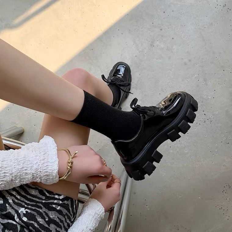 Liu Wen's same style small leather shoes women's 2021 spring and autumn new patent leather British style all-match college style gear thick heel shoes