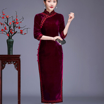 Real velvet mother dress wedding banquet cheongsam dress happy mother-in-law current noble dress improved long dress Spring Spring Spring