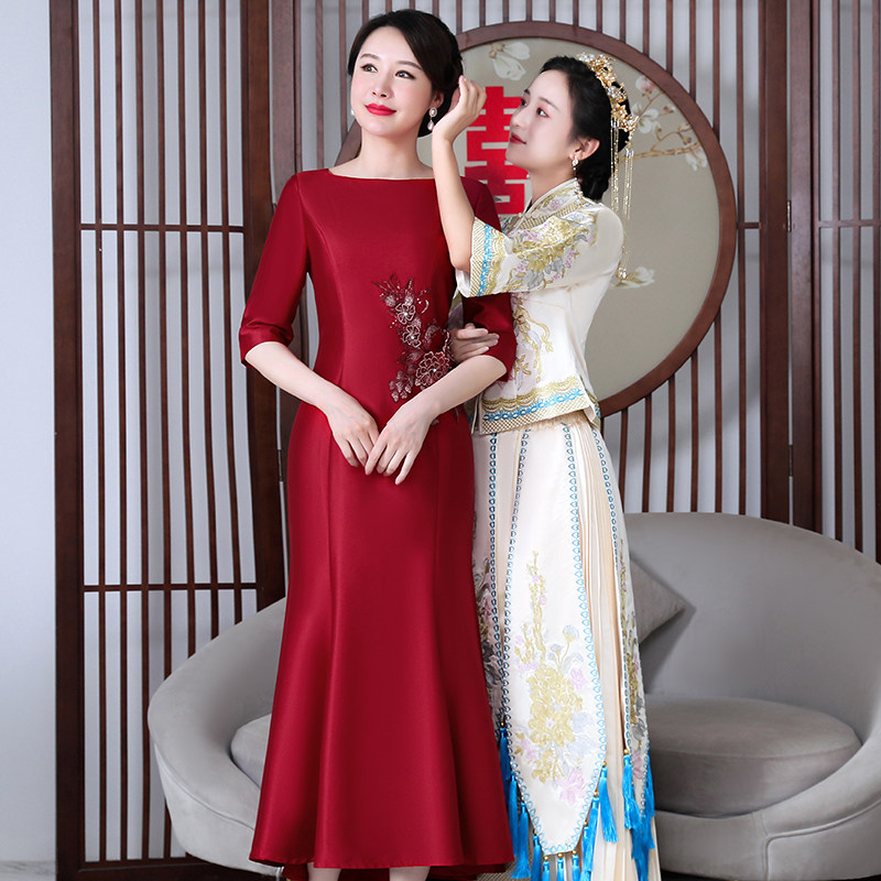 High-end mother's dress for wedding banquet improved cheongsam skirt noble western style happy mother-in-law mother to attend the wedding wedding dress large size autumn