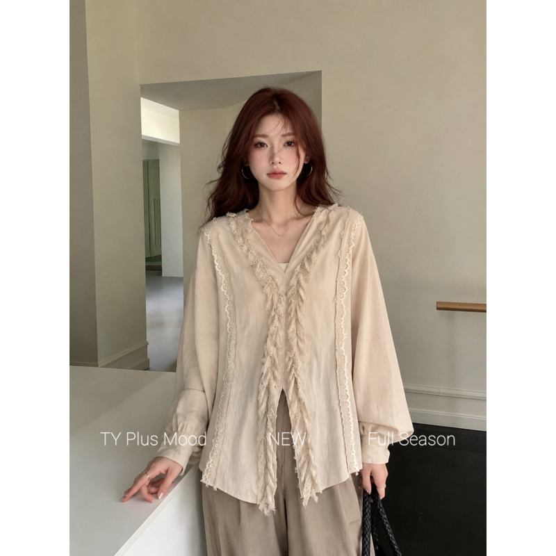 Plus Size Retro V-Neck Lace Ruffle Shirt with Loose Fit, Slit Hem, Slimming Long-Sleeve Top for Autumn Plus Size Retro V-Neck Lace Ruffle Shirt with Loose Fit, Slit Hem, Slimming Long-Sleeve Top for Autumn