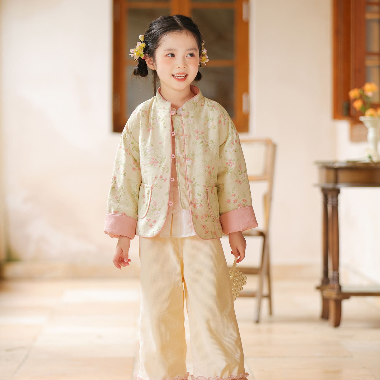 穿越千年的梦幻之美：儿童汉服的现代新生