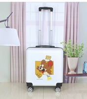 Белая непослушная мышь