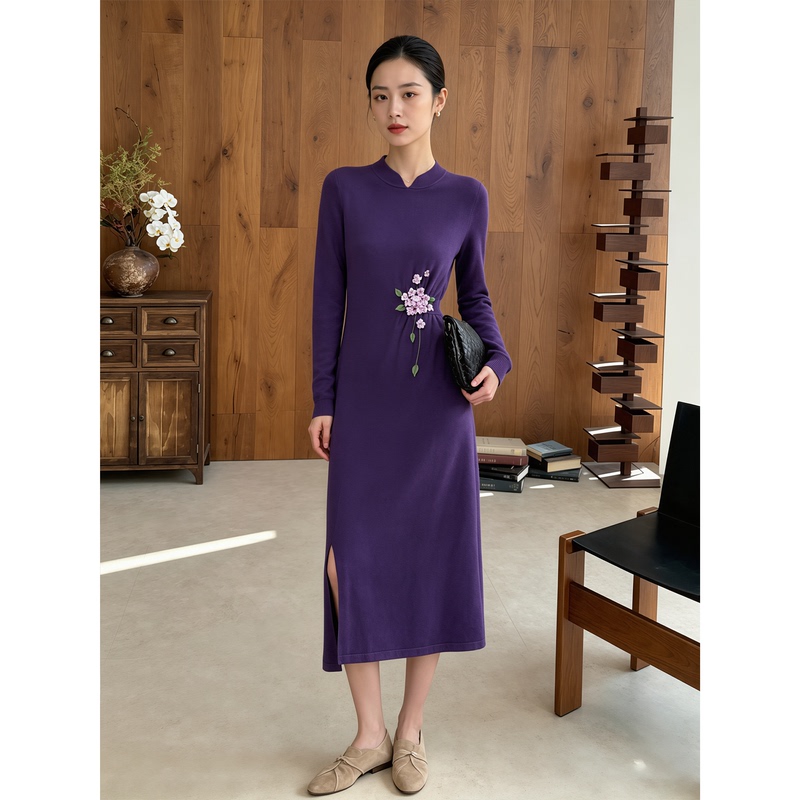 New Chinese-Style Stand-Up Collar Hand-Embroidered Dress for Women, Autumn New Purple Long-Sleeve Elegant and Sophisticated Heavy-Duty Long Dress