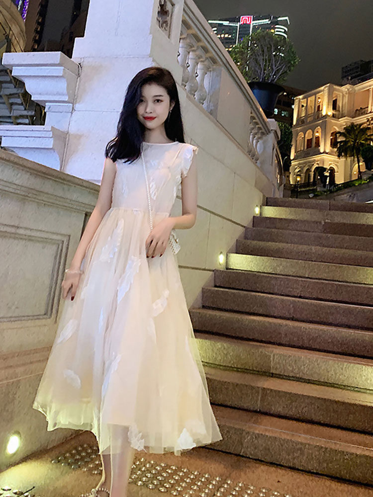One-piece dress suit white style sleeveless 2021 summer new display slim harness a word sweet princess dress Two sets