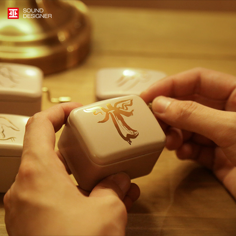 Wu Pandora hand-cranked music box guardian angel series white sacred wish blessing wedding commemorative music box
