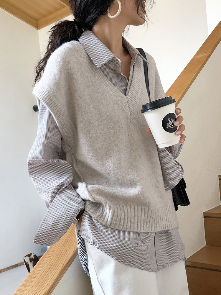 Autumn-winter style retro minimalist temperament sleeveless knit vest Lazy Loose 100 lap waistcoat V collar female sweater