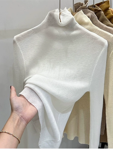 Белый цветной приятный телу приталенный пуховик, трикотажный свитер, лонгслив, высокий воротник, 2023