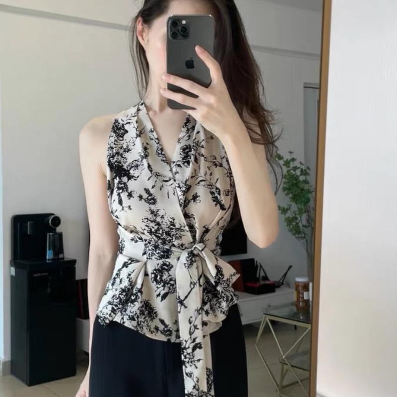 Waist-Cinching, Unique Tie-Up Halter Top, Stylish Ink Painting Design, Slimming Shirt with Floral Pattern and Bow