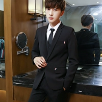 Черные штаны, ремень, галстук, галстук-бабочка