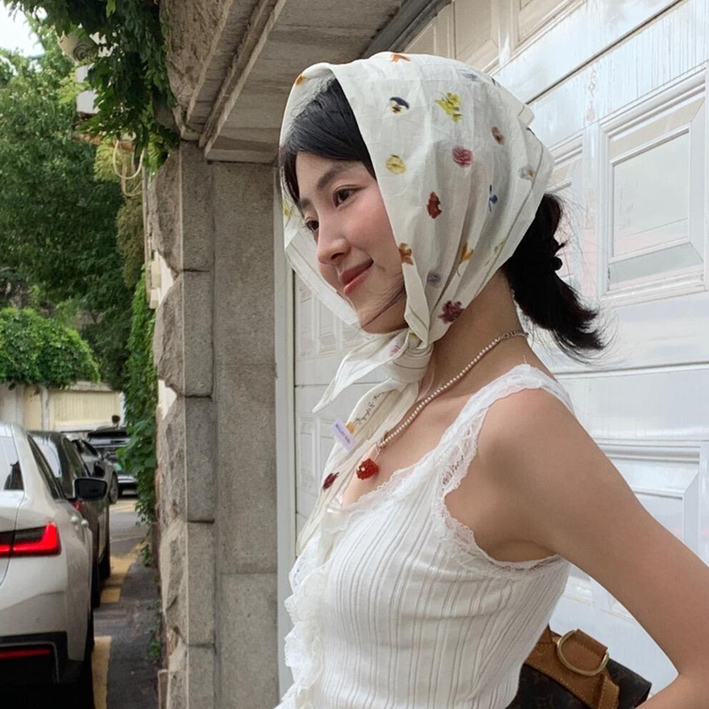 Theshiny French-Style Gentle Floral Headscarf for Women, Floral Head Wrap, Square Scarf for Outings, Paired with Sun Protection and Shading Silk Scarf