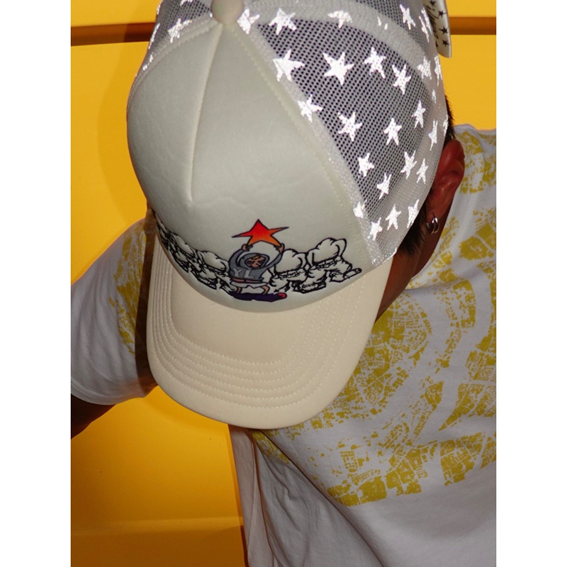 Yan L. Seven-Person Group Reflective Trucker Hat