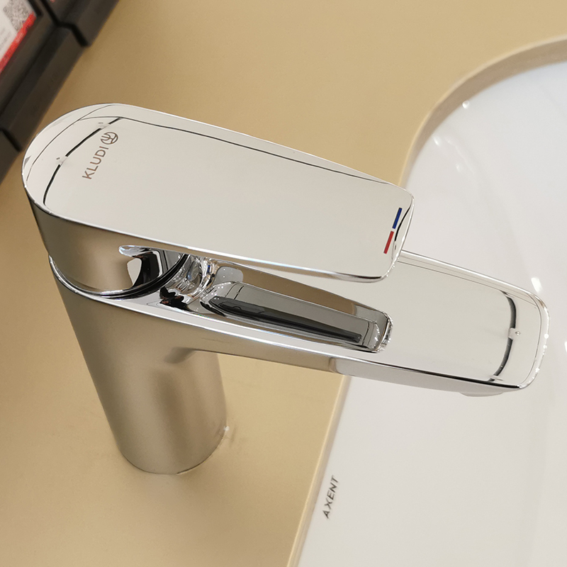 (Store the same)Corudi simple fashion chrome basin faucet