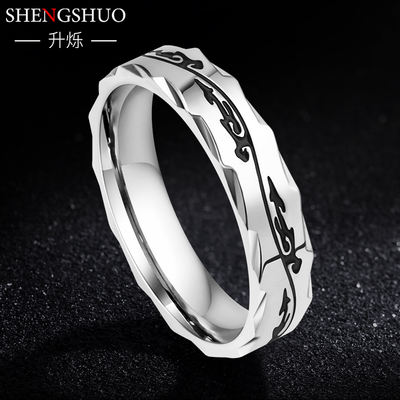 The dragon-patterned men's ring exudes a sense of high-end sophistication. It's a light luxury and niche ring for the index finger. It's a single man's decorative tail ring that doesn't fade on the little finger