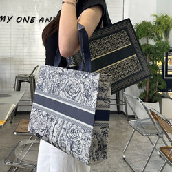 New Non-Woven Handbag Clothing Store Packing Bag Thickeneded Cloth Bag Environmentally Friendly Bag Women's Clothing Store Shopping Bag with Logo