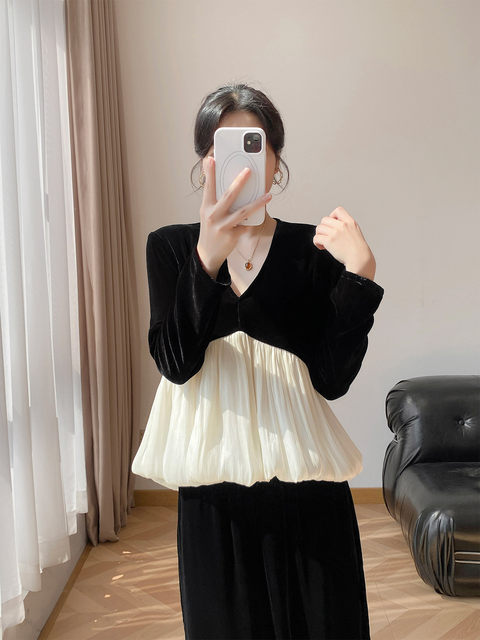 Lingze Xi Elegant French-Style Blouse with V-Neck, Waist-Cinching, Slimming, Long-Sleeved, Black and White Patchwork Silk Velvet Top for Women