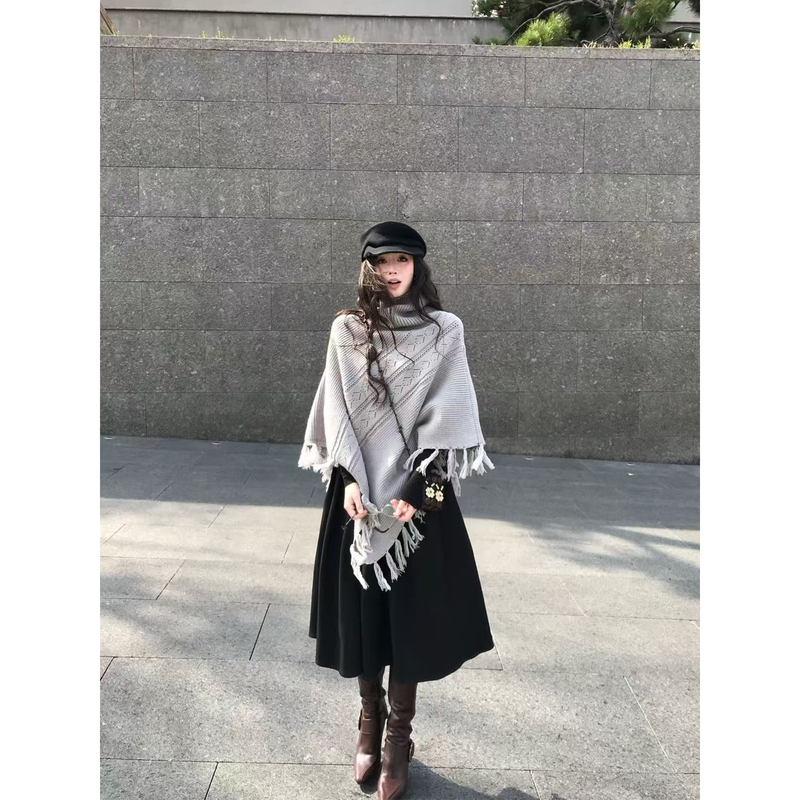 Zeng Yuer's "Tassel Weaving Language" Tassel Cape Shawl Sweater for Women, Atmospheric Loose High-Neck Knit Top Zeng Yuer's "Tassel Weaving Language" Tassel Cape Shawl Sweater for Women, Atmospheric Loose High-Neck Knit Top