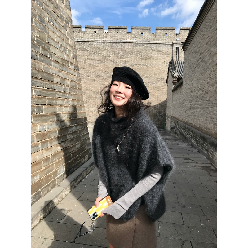 Zeng Yuer's "Brushed Luster" Sheep Wool Brushed Cape Sweater for Women, Gray, Loose and Versatile Layering Top Zeng Yuer's "Brushed Luster" Sheep Wool Brushed Cape Sweater for Women, Gray, Loose and Versatile Layering Top