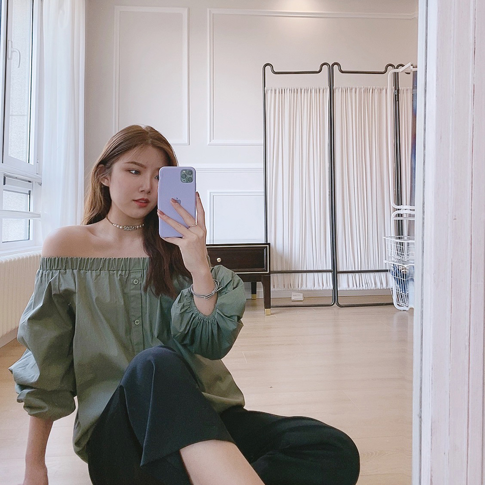 Two in the collar with a collar shirt.