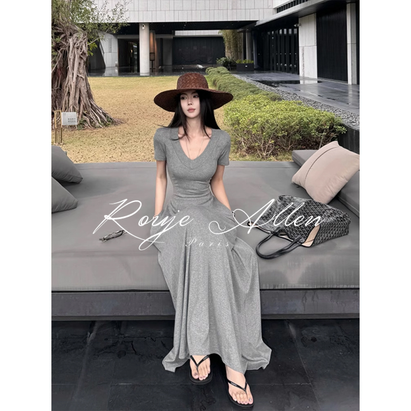 French Rouje Allen Gray V-Neck Short-Sleeved T-Shirt Dress for Women, Waist-Cinching, Slimming, Large Hem A-Line Long Skirt French Rouje Allen Gray V-Neck Short-Sleeved T-Shirt Dress for Women, Waist-Cinching, Slimming, Large Hem A-Line Long Skirt