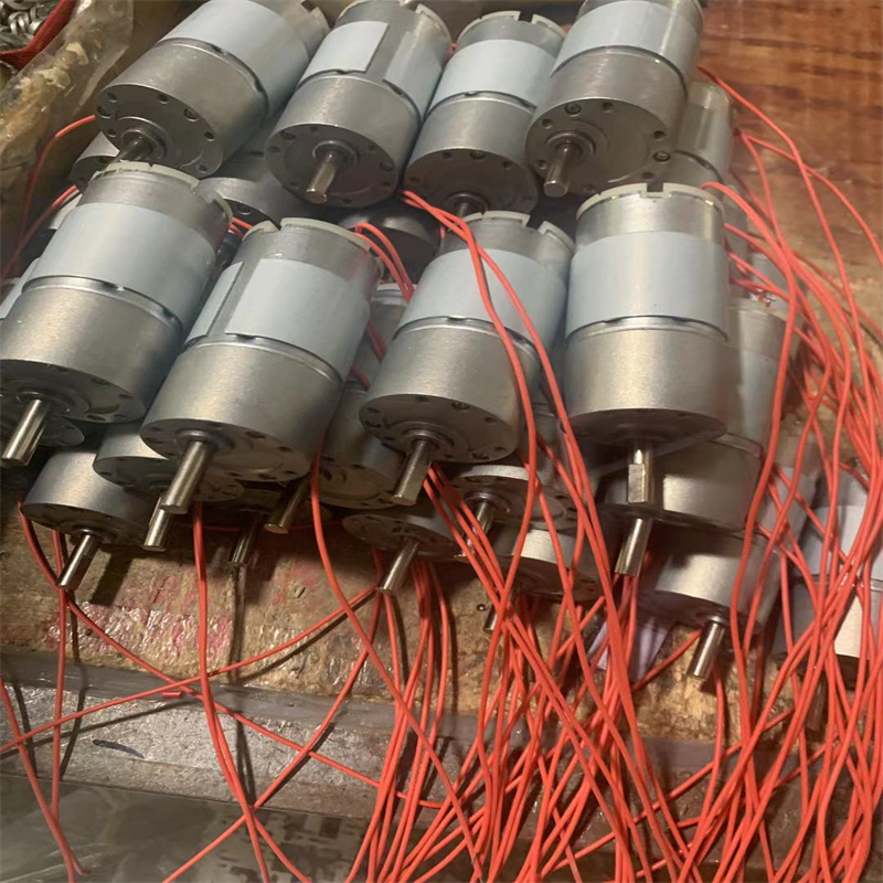 Large-capacity powder split-charging machine door-door motor sensor electronic scale refit piece