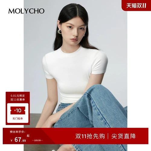 Белая приятная телу футболка с коротким рукавом, облегающий крой, в обтяжку