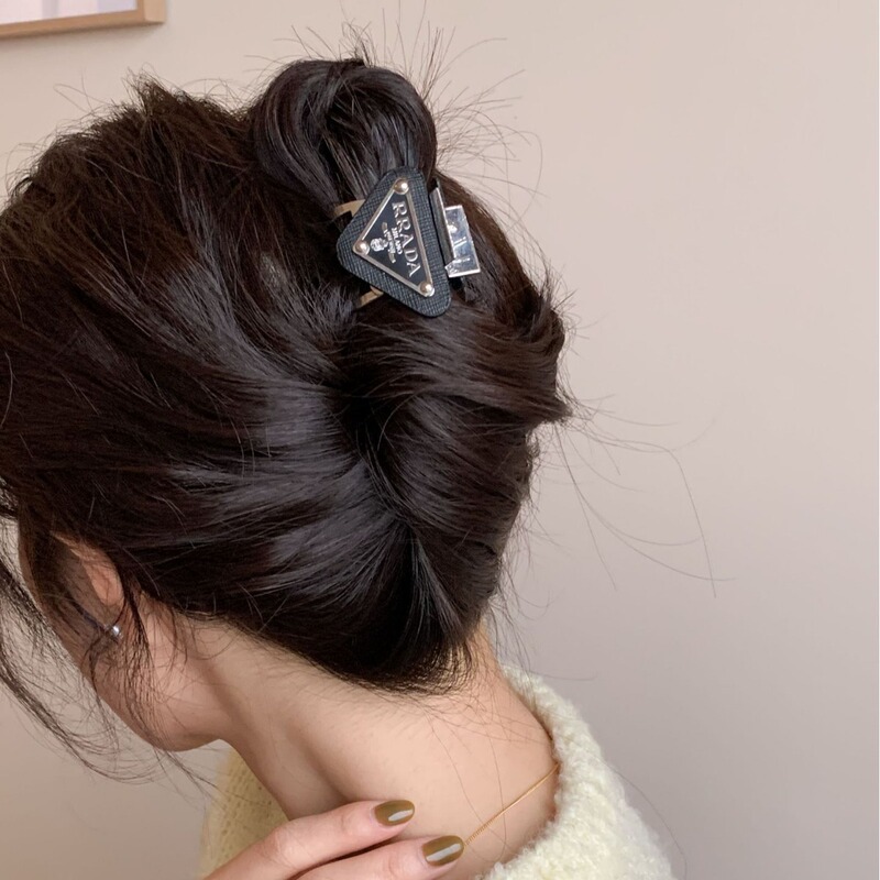 Suitable for Dainwang Prada Triangle Logo Black Hair Clip, Hair Claw Clip, Shark Clip Hair Accessory