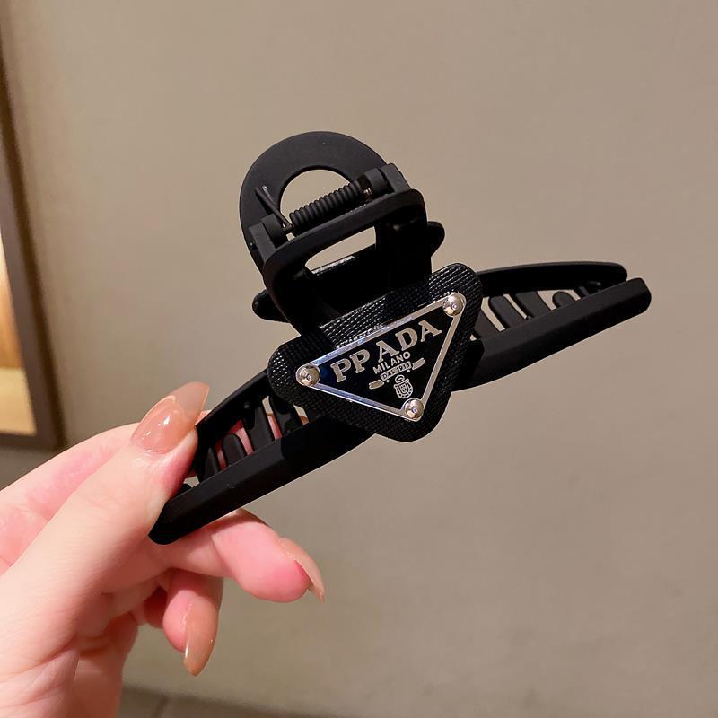 Suitable for Dainwang Prada Large Triangle Logo Hair Clip, Women's Claw Clip, Shark Clip, Hair Accessory, Hairpin