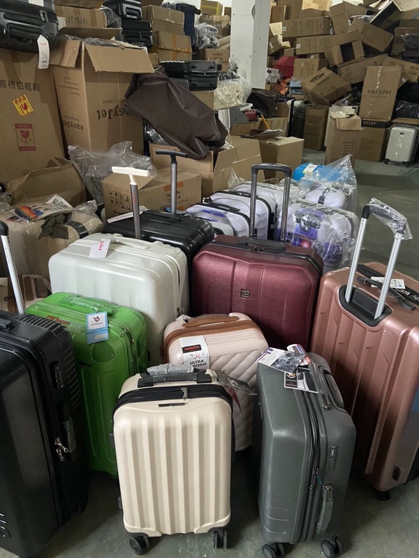 Exported Big-Name Luggage, Carry-On Suitcases, Clearance Sale, First Come, First Served Exported Big-Name Luggage, Carry-On Suitcases, Clearance Sale, First Come, First Served