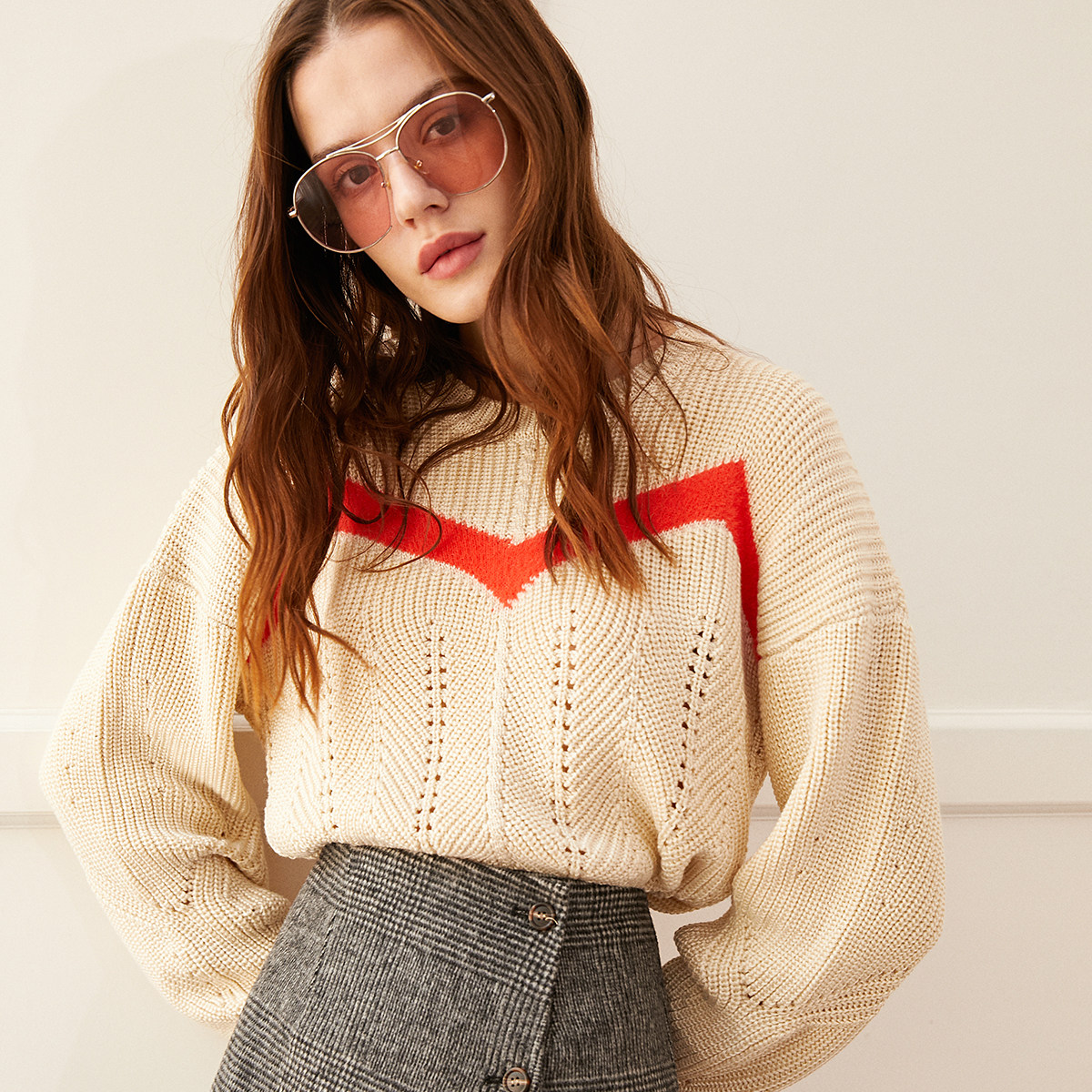 Taobao Clothing Photography Women's Clothing Model Photo Exterior Mold Photo Cashmere Large Coat External Mold Parquet Main Picture Details Net Shot