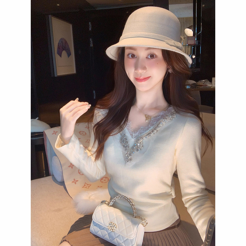 Fishy-Soft, Chanel-Style Heavy-Duty Rhinestone-Embellished V-Neck Knit Sweater for Women, New Autumn and Winter Lace Splicing Inner Layer Base Sweater Fishy-Soft, Chanel-Style Heavy-Duty Rhinestone-Embellished V-Neck Knit Sweater for Women, New Autumn and Winter Lace Splicing Inner Layer Base Sweater