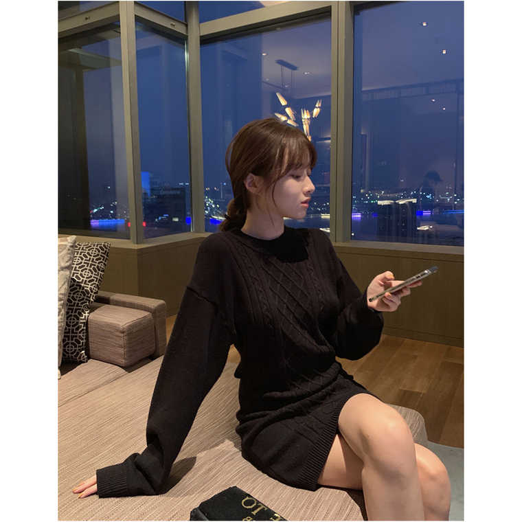 2022 Autumn winter small sub-knitted foreign dress Skinder black dwarf subtruffle Back to base sweater dress