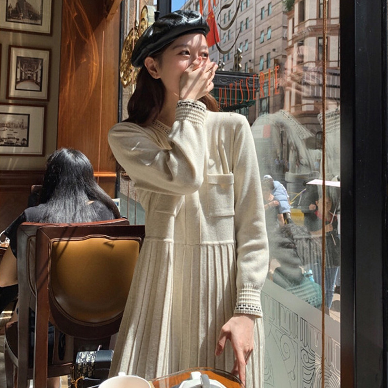 2022 Autumn Winter College Wind Knit Foreign Women's Autumn Winter Korean Edition in the middle of a long version of the small fur coat