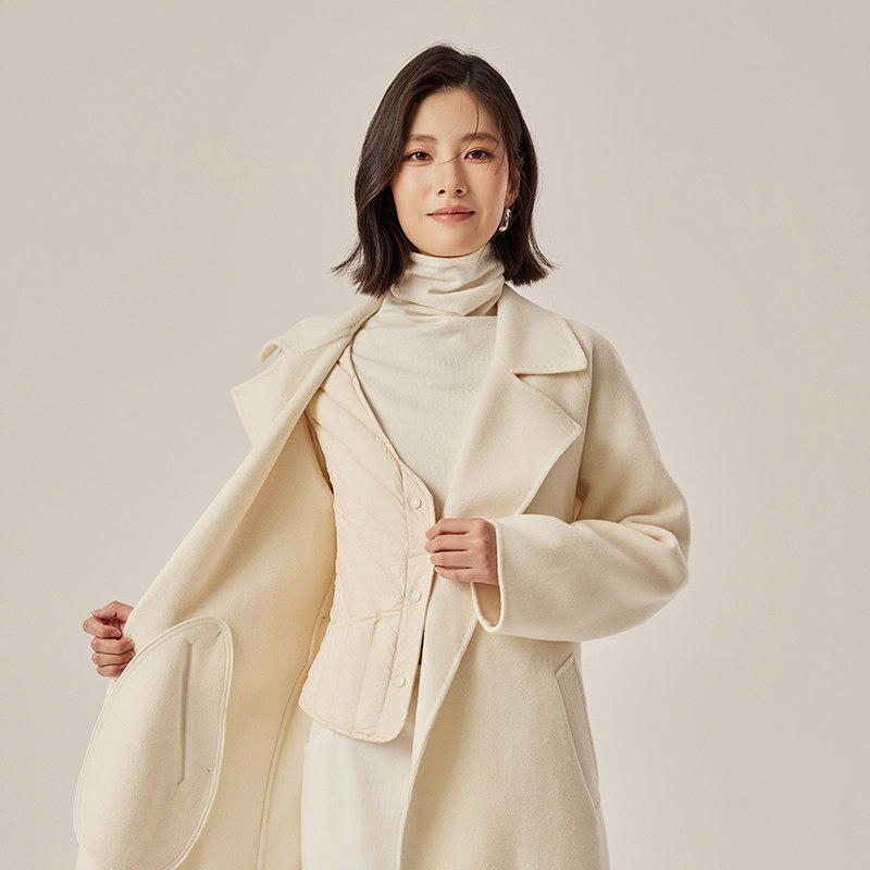 女性用ダウン入りライナー、2025年秋冬、スリムフィット、軽量、暖かく、コートの下に重ね着するのに適しており、着やすい。