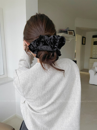 Black Velvet Scrunchie with Pressed Edges, Autumn and Winter Retro Korean Style, High-End Hair Tie, Simple Hair Accessory for Women