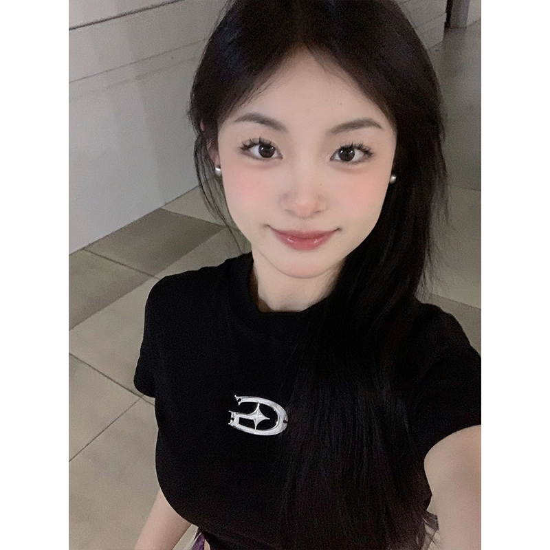 American Retro Style Tight-Fitting Short-Sleeve T-Shirt for Women 2026 New Summer Petite Regular Shoulder Slimming Short Top