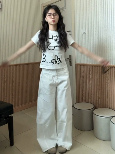 Белая приталенная короткая футболка с коротким рукавом, ручная роспись, в цветочек