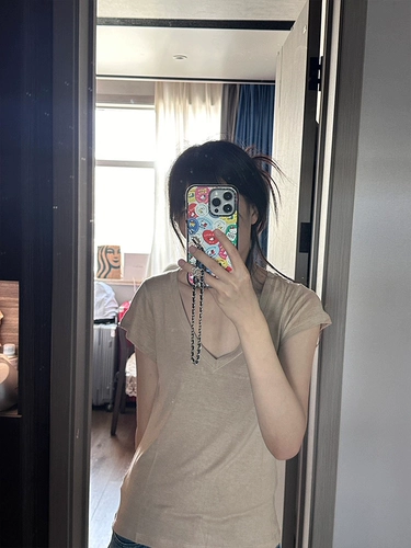 Приталенная футболка с коротким рукавом, V-образный вырез, городской стиль, изысканный стиль