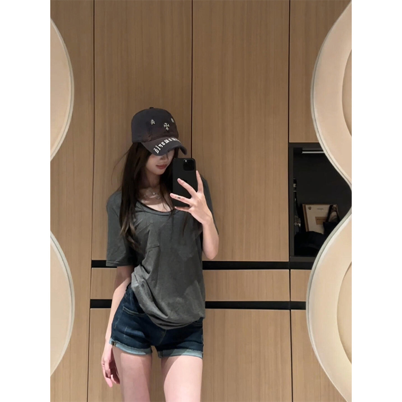 Gray High-End U-Neck Loose Short-Sleeved T-Shirt for Women, Summer 2026 New Style, Lazy Style, Elegant, Casual and Versatile Top