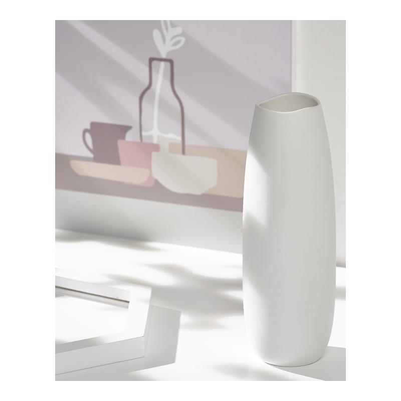 Hotel restaurant restaurant table table furnishing articles ceramic pure white mini floret bottle of flower all over the sky star