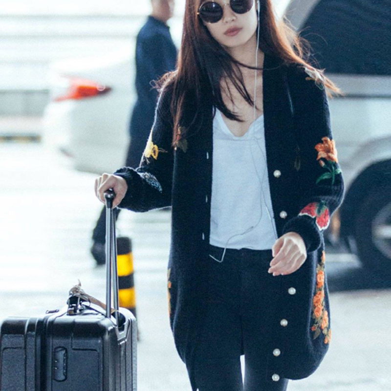 2021 autumn winter new star Ni Ni Tongtong's loose large size embroidered wool knit cardiovert jacket woman medium long version