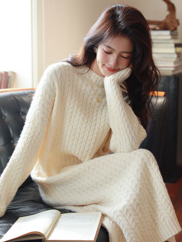 High-End Round-Neck Cable-Knit Cashmere Dress for Women, Loose Fit, Thickened for Autumn and Winter, Suitable for Layering with a Coat or Sweater, Long Dress