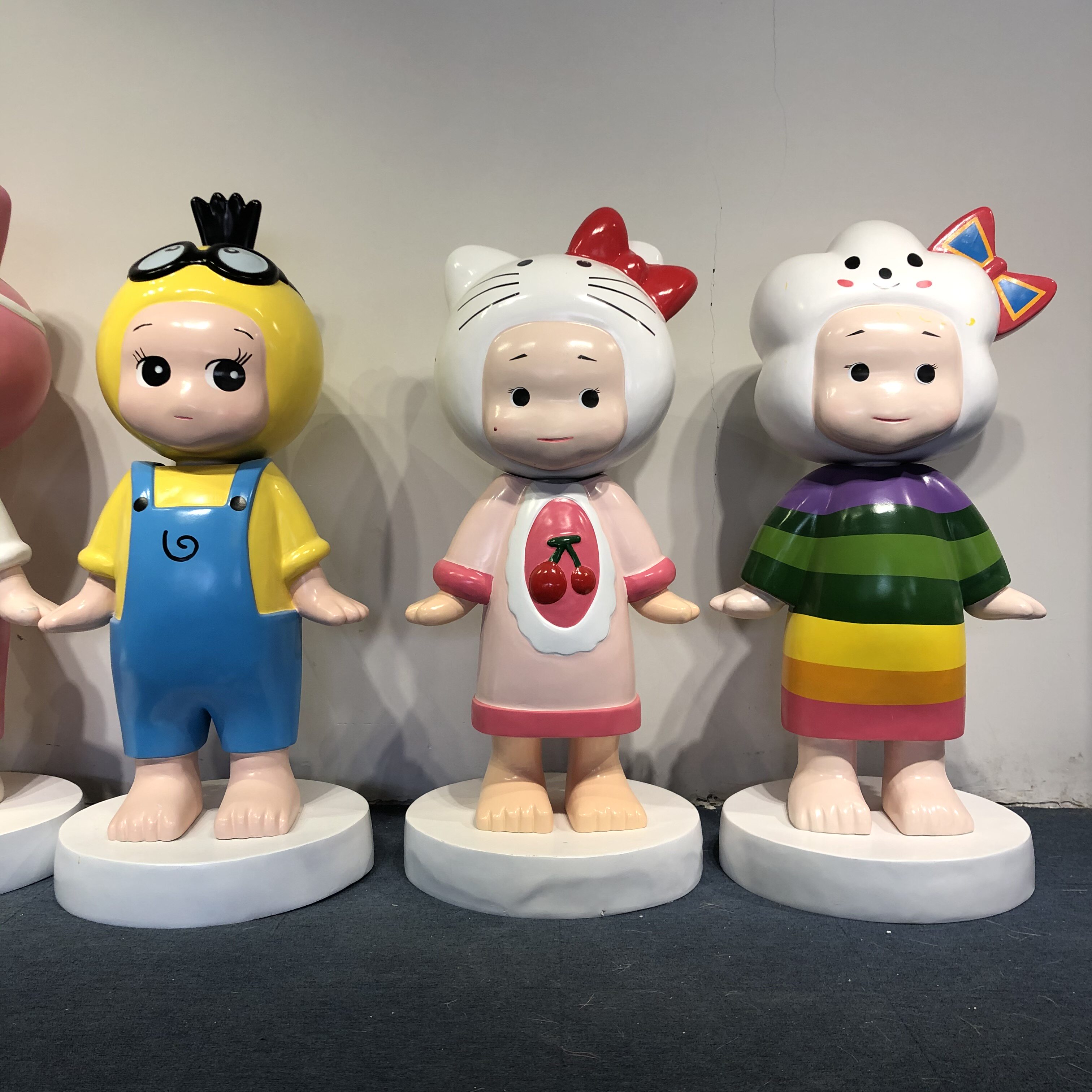 Net red cartoon sculpture model ornaments trend ins cloud doll Small yellow man spirit doll Large floor-to-ceiling decoration