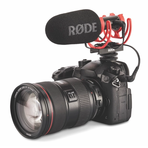RODE Род Майк Видеомик Go II указывает на интервью