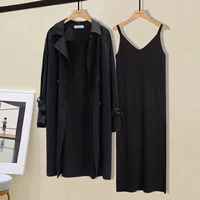 Черный плащ, майка, платье-комбинация