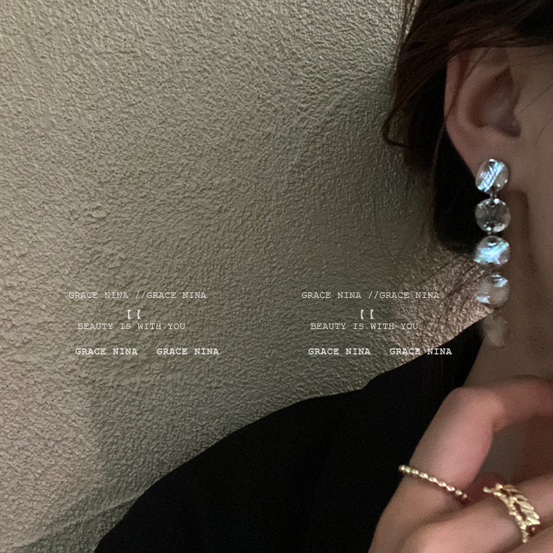 Metal Wafer Scratched Earrings 2022 New Tide Coin Shaped Exaggerated Long Version Advanced Sensations Slim Temperament Ear Accessories