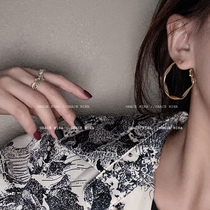  Cold wind to enhance temperament to buy earrings 2021 new trendy retro large round ring spiral ear ring decoration