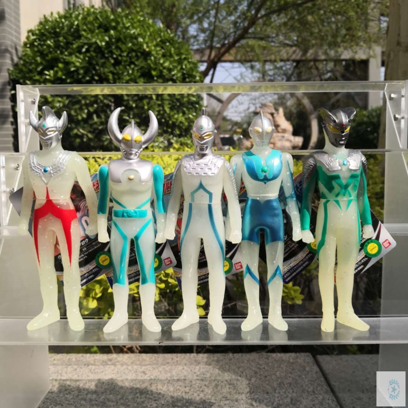 Vandet Ottman Crystal Luminous Paparazzi Toy Mini Suit Gift Children to War Monster Intellect